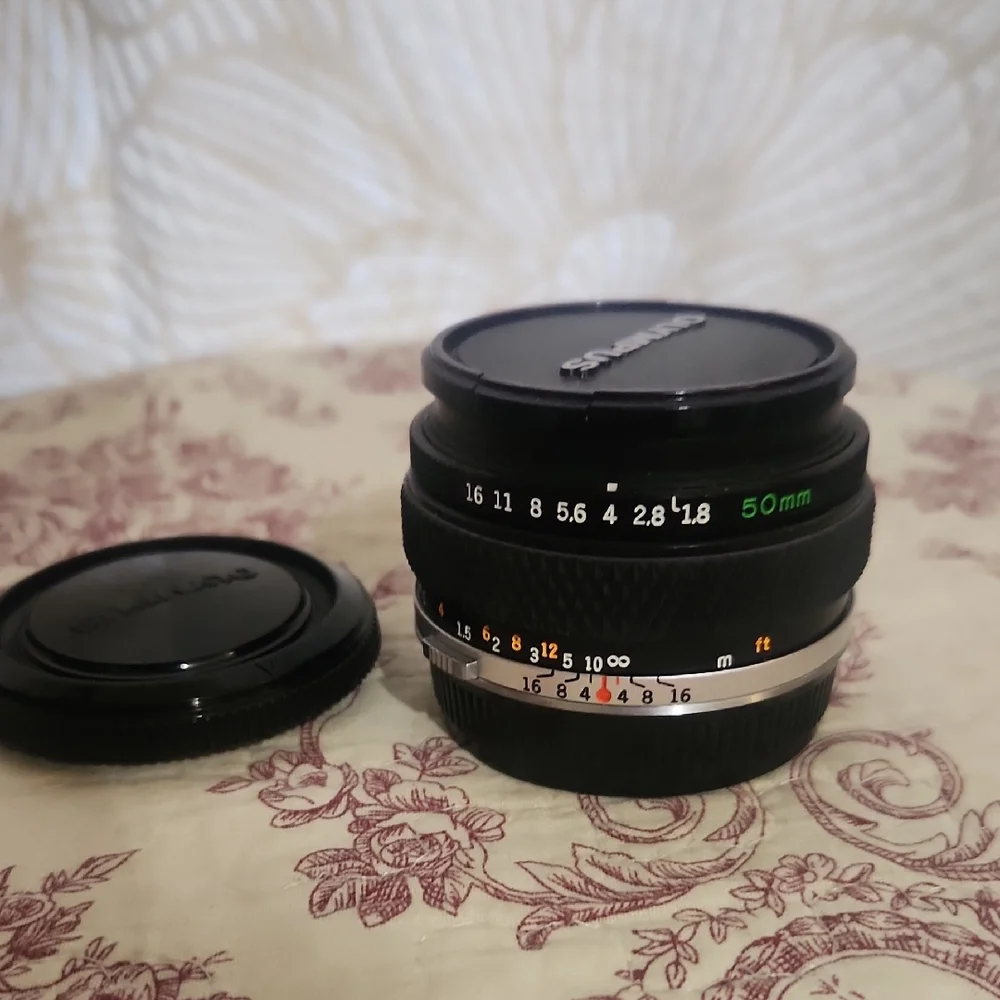 Olympus 50 mm Camera Lens Zuiko Auto-S 1:1,8 OM- SYSTEM Made In Japan